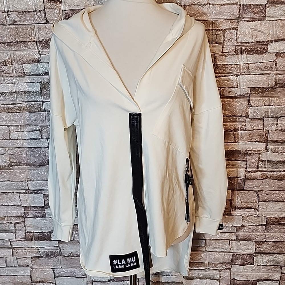 LaMu Black & White 3/4 Sleeve Top – Crop Front, Long Back